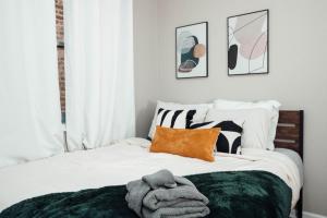 Modern & Spacious Stay by Northwestern Hospital Bronzeville