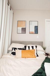 Modern & Spacious Stay by Northwestern Hospital Bronzeville