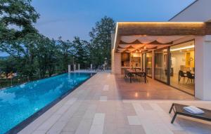 Villa Lanka - large infinity pool