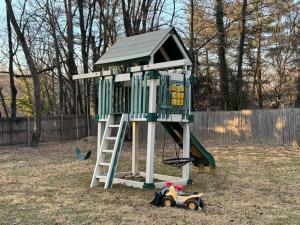 Balcony-BBQ-Firepit-FENCE-King-Full kitchen-Pets