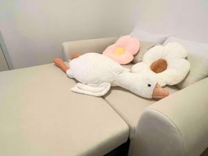 Minimalist Oasis - Monthly Stay Near Airport, Local Gems & Mall - Minimum Stay 28 Days