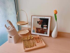 Minimalist Oasis - Monthly Stay Near Airport, Local Gems & Mall - Minimum Stay 28 Days