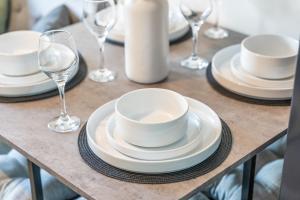 Spacious 3BR Apartment, 6 Beds, Free Parking, Fast WIFI