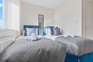 Spacious 3BR Apartment, 6 Beds, Free Parking, Fast WIFI