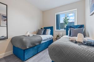 Spacious 3BR Apartment, 6 Beds, Free Parking, Fast WIFI