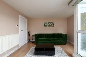 GuestReady - Charming 3-Bedroom London Retreat