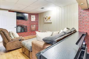 3 Mi to South Park Quiet Pittsburgh Area Getaway