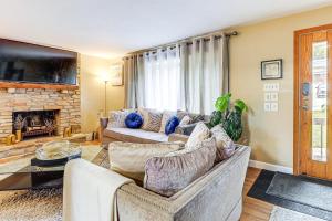 3 Mi to South Park Quiet Pittsburgh Area Getaway