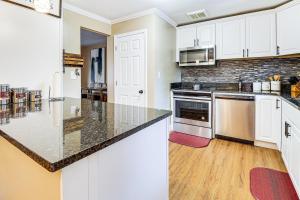 3 Mi to South Park Quiet Pittsburgh Area Getaway