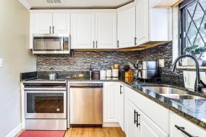 3 Mi to South Park Quiet Pittsburgh Area Getaway