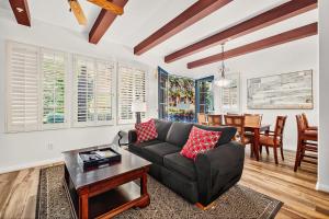 LV223 Pet Friendly 2BD Lock-Off with Private Patio