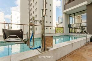 Studio em prédio c piscina no Campo Belo HMC0320