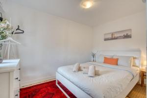 Terrace Charming Century Apartment