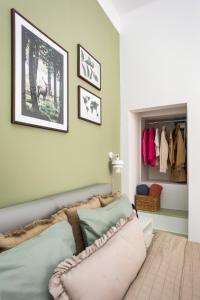 Deluxe Hillside Apartment Near City Center