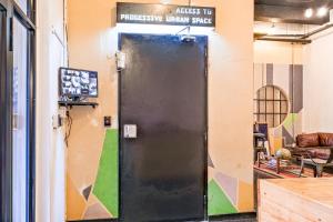 101 Revolution, Maboneng, FREE WIFI, FREE PARKING