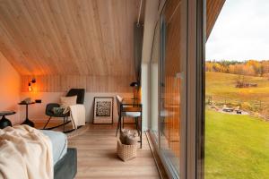 Hill & Chill Kudowa Zdrój - nowoczesne stodoły ze strefą SPA, balia, sauna