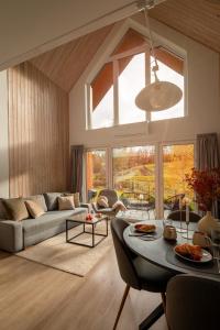 Hill & Chill Kudowa Zdrój - nowoczesne stodoły ze strefą SPA, balia, sauna