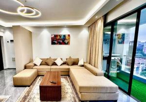 Diamond Ivy-Swiss heights