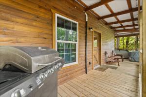 Hot Tub & WiFi - Clifftop Cabin - Muir Valley