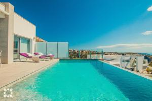 Villa Aguamarina by Abahana Villas