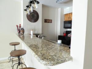 Brooks Tower Downtown Denver Furnished Apartment