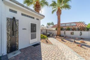 The Perfect Getaway & Bunkhouse Casita with Heated Pool & Epic Game Room