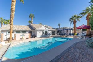 The Perfect Getaway & Bunkhouse Casita with Heated Pool & Epic Game Room