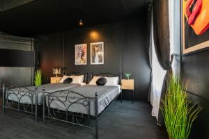 Apartments24 Black 1903