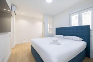 Renovated flat Terrace 2 bedrooms 2 bathrooms