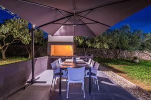 Holiday Home in Ždrelac with Seaview, Terrace, Air condition, WIFI (4652-1)