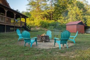 Hot Tub WiFi Firepit HazelBrook Haven