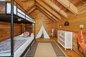 Hot Tub WiFi Firepit HazelBrook Haven