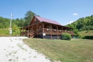 Hot Tub WiFi Firepit HazelBrook Haven