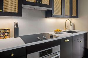 Freeman 1101 by Rove Travel - Studio with Shared Amenities