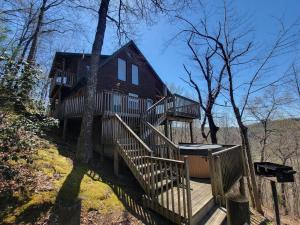 Hot Tub WiFi & Pool Table - Mountain Rose