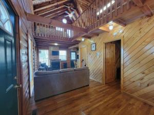 Hot Tub WiFi & Pool Table - Mountain Rose