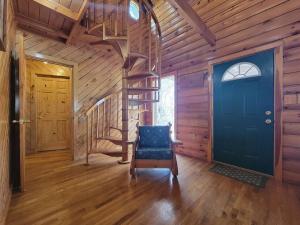 Hot Tub WiFi & Pool Table - Mountain Rose