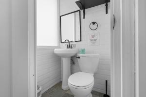 4BR apartment Steps to beach Wifi & Nightlife