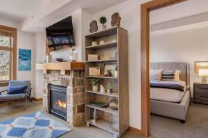 Capitol Peak Lodge 3417 by Snowmass Mountain Lodging