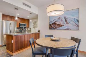 Capitol Peak Lodge 3417 by Snowmass Mountain Lodging