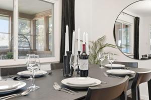 Moody Modern Getaway Walk to CSU and City Park