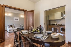 Ca del Monastero 1 Collection Apt for 4 Guests with Balcony and Lift