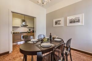 Ca del Monastero 1 Collection Apt for 4 Guests with Balcony and Lift