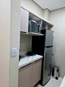 Apt reformado Copacabana lateral praia 815