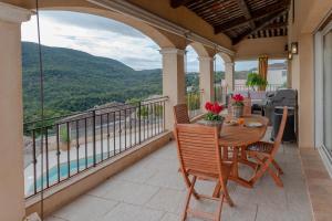 Superbe villa avec piscine au coeur de lEstérel
