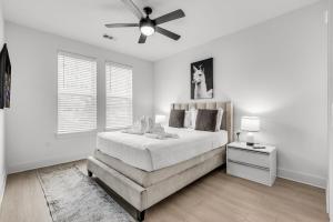 Peaceful 2BR by the Bay Pool and Coastal Vibes