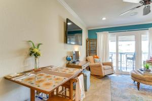 Galveston Beach Condo Pool and Balcony with Views!