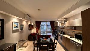 Luxury Waterfront Studio with Canal Views