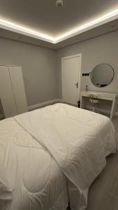 A classy apartment with a modern design and a distinctive location