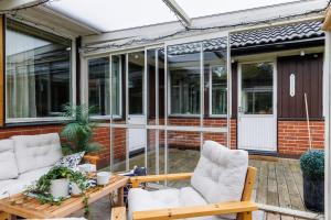 Charming Family Villa Near the City